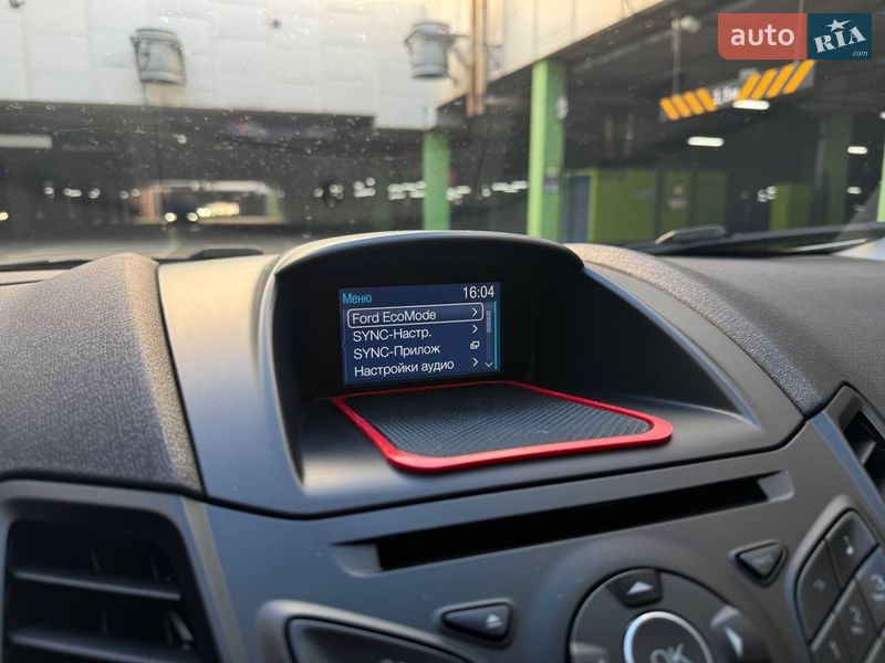 Хэтчбек Ford Fiesta 2016 в Киеве