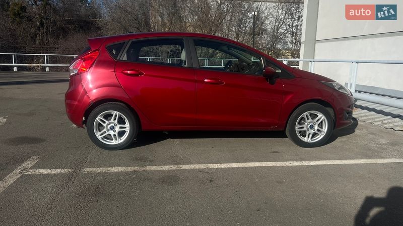 Хетчбек Ford Fiesta 2017 в Києві