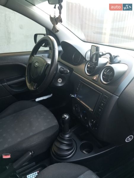 Хэтчбек Ford Fiesta 2004 в Ивано-Франковске