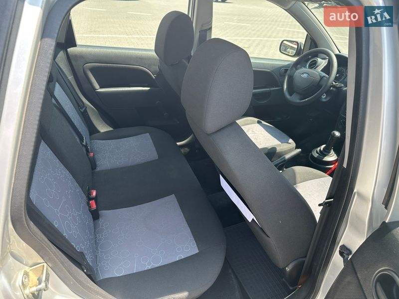Хэтчбек Ford Fiesta 2008 в Черновцах