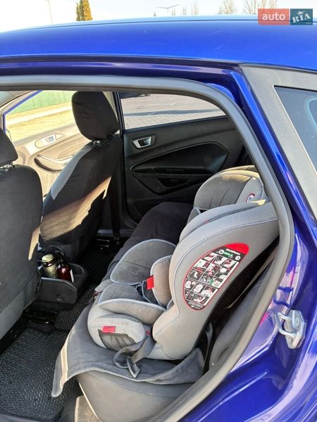 Хетчбек Ford Fiesta 2015 в Красилові