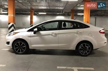 Седан Ford Fiesta 2016 в Киеве