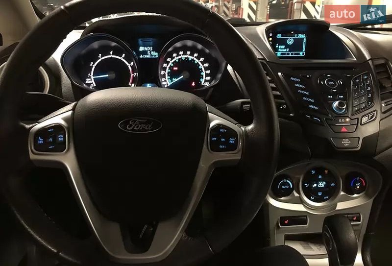 Седан Ford Fiesta 2016 в Киеве