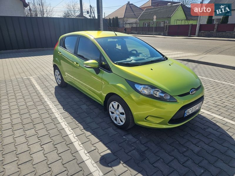 Хетчбек Ford Fiesta 2011 в Виноградові