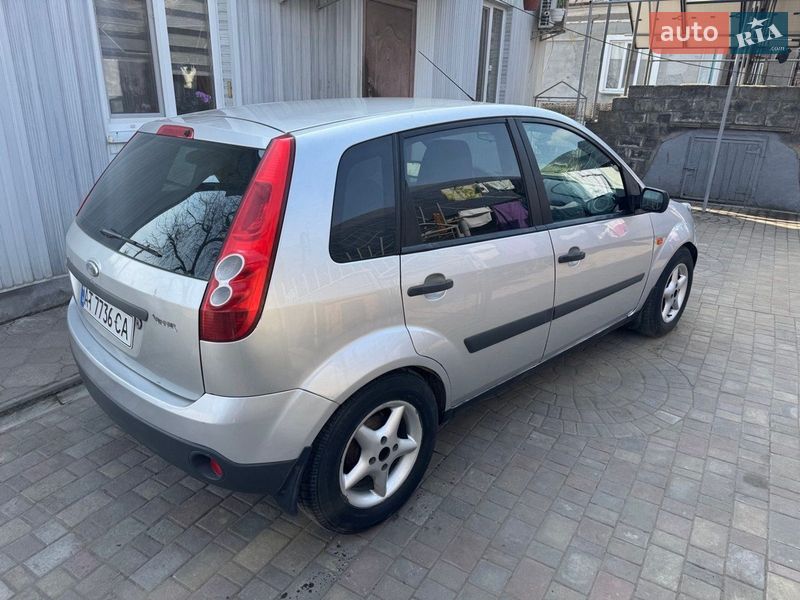 Хэтчбек Ford Fiesta 2006 в Бурштыне