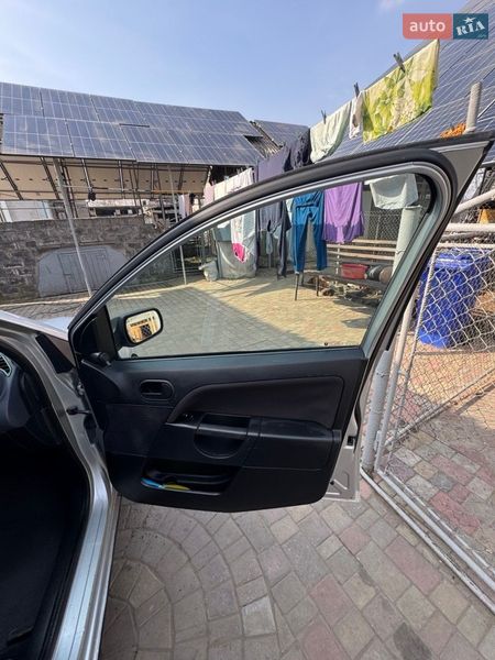 Хэтчбек Ford Fiesta 2006 в Бурштыне