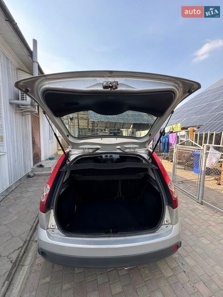 Хэтчбек Ford Fiesta 2006 в Бурштыне