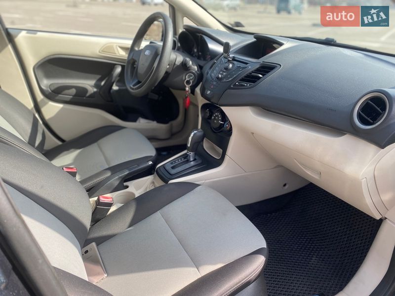 Седан Ford Fiesta 2010 в Киеве