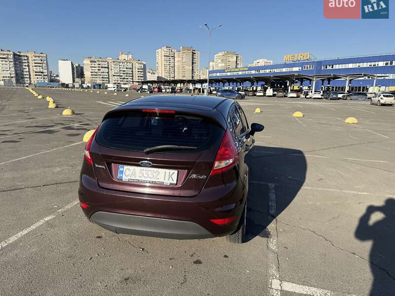 Хэтчбек Ford Fiesta 2010 в Киеве