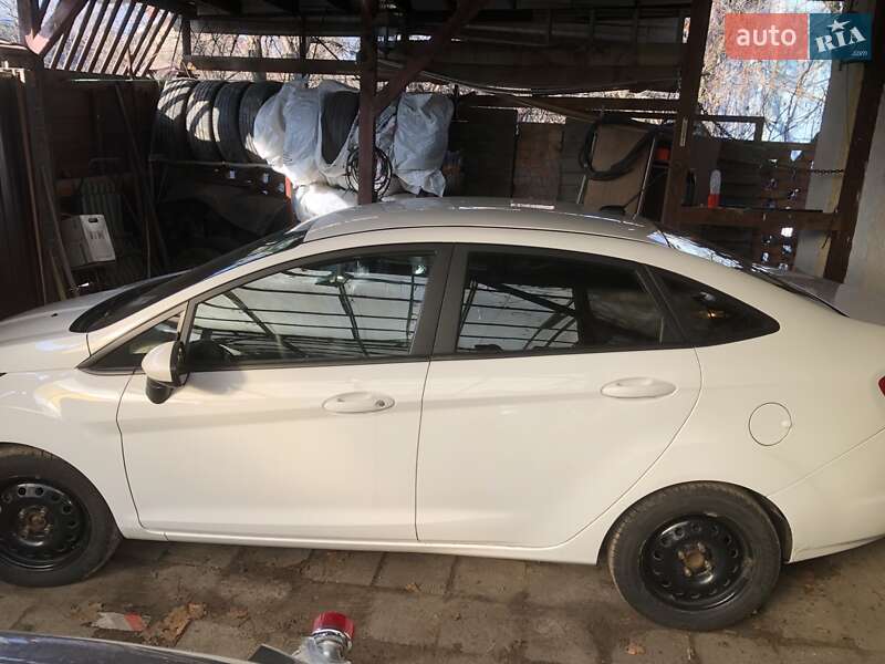 Седан Ford Fiesta 2017 в Киеве фото 2 Седан Ford Fiesta 2017 в Киеве