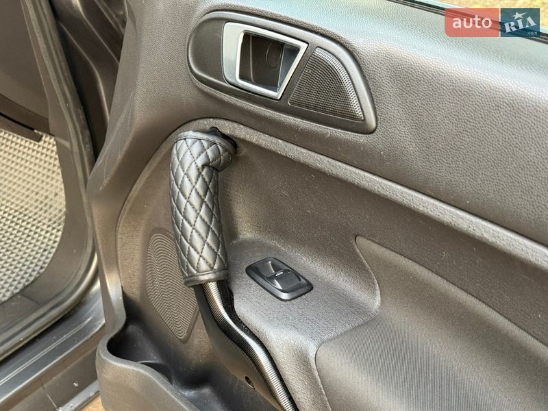 Седан Ford Fiesta 2015 в Киеве