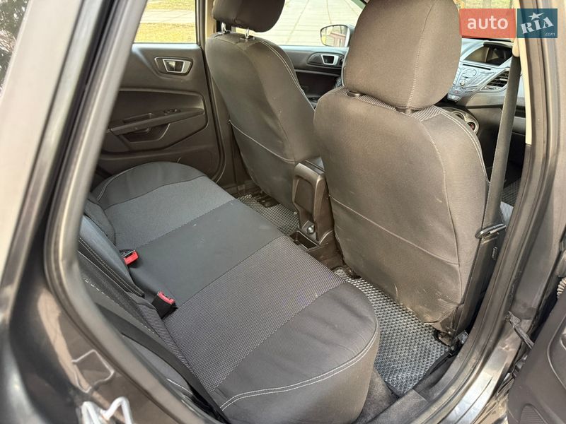 Седан Ford Fiesta 2015 в Киеве