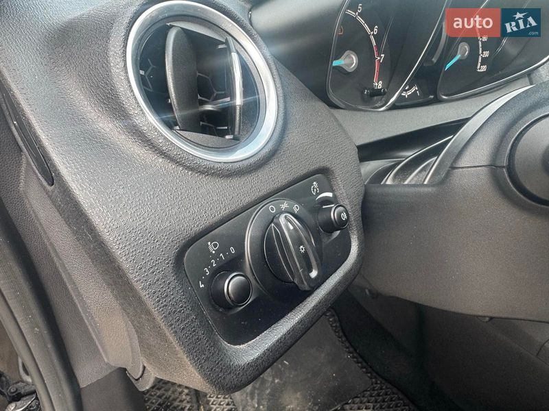 Хетчбек Ford Fiesta 2016 в Києві