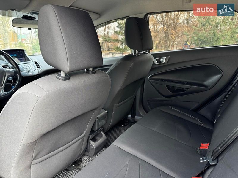 Хетчбек Ford Fiesta 2016 в Києві