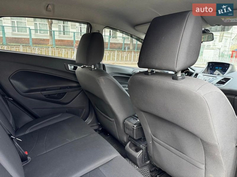 Хетчбек Ford Fiesta 2016 в Києві