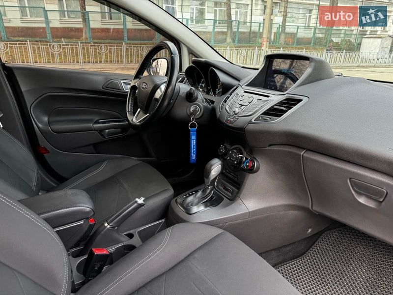 Хетчбек Ford Fiesta 2016 в Києві