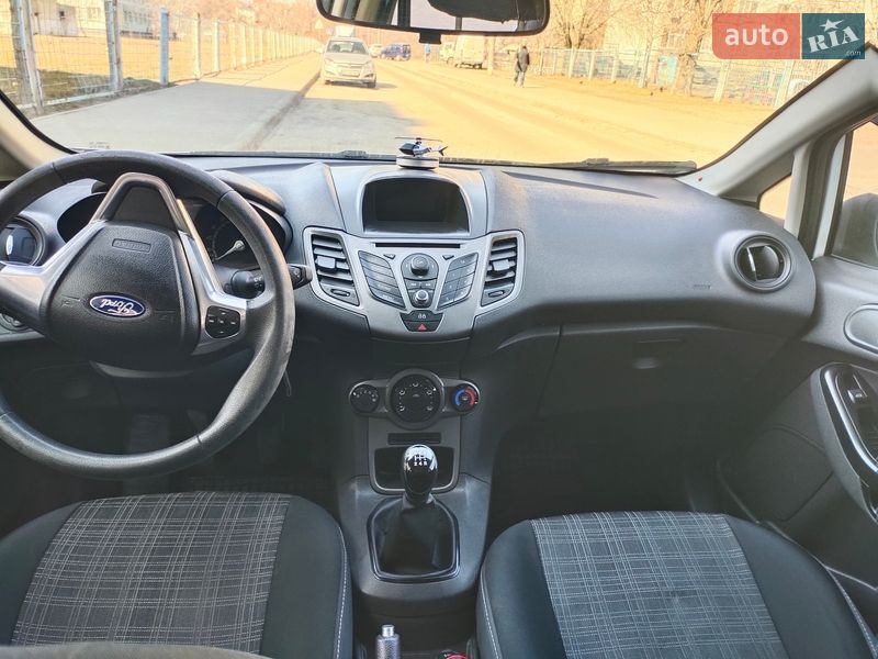 Хэтчбек Ford Fiesta 2013 в Сумах