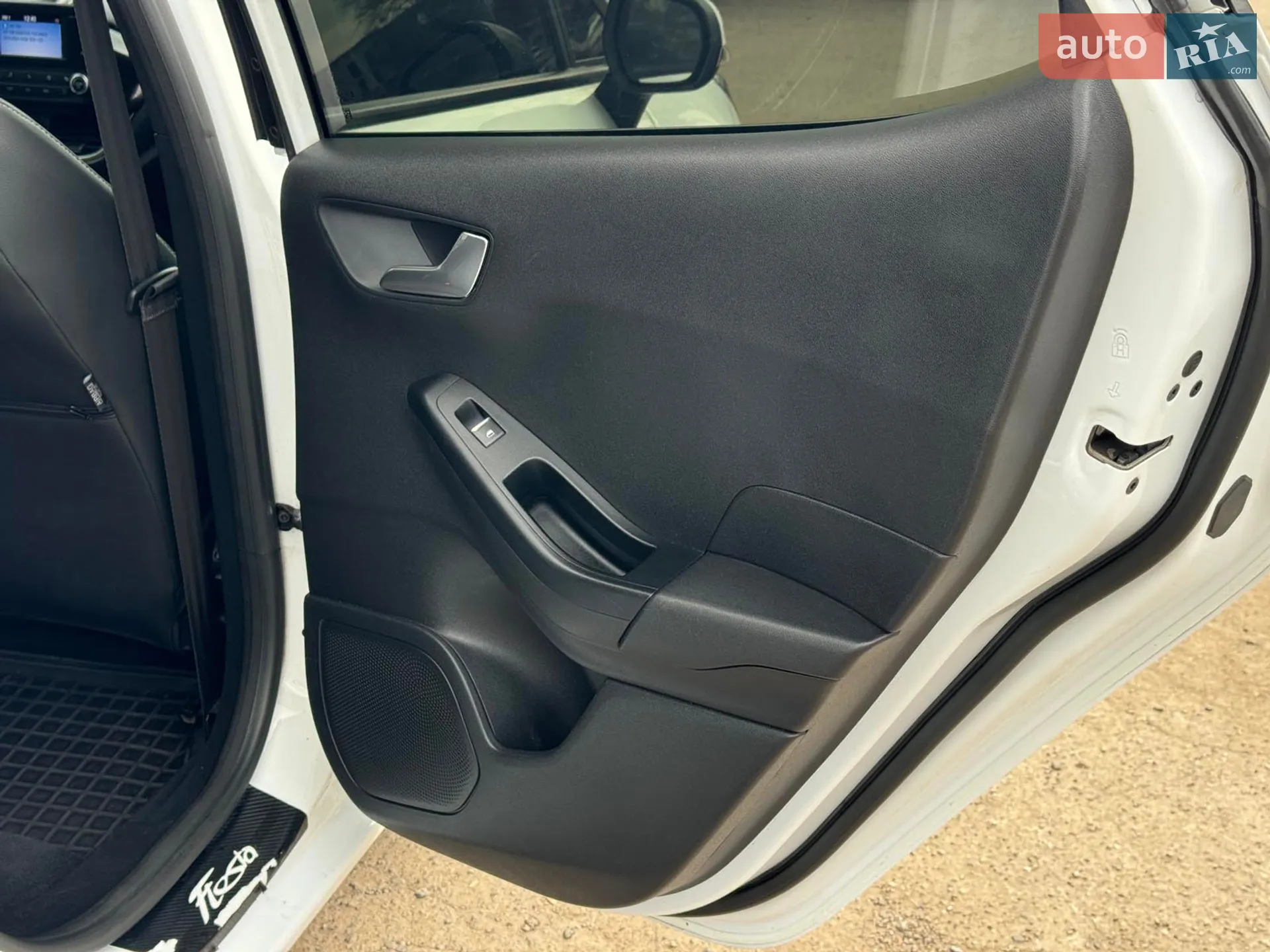 2018 Ford Fiesta - мініатюра 18