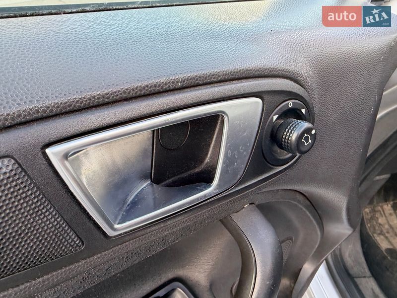 Хэтчбек Ford Fiesta 2015 в Киеве