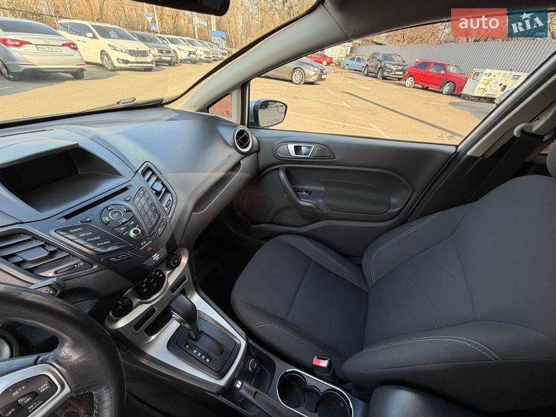 Хэтчбек Ford Fiesta 2015 в Киеве
