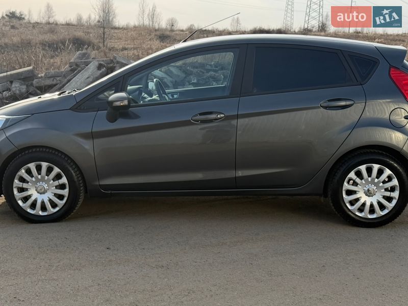Хэтчбек Ford Fiesta 2016 в Киеве