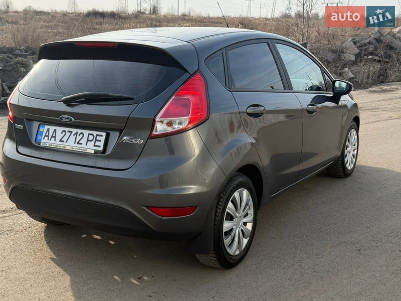 Хэтчбек Ford Fiesta 2016 в Киеве