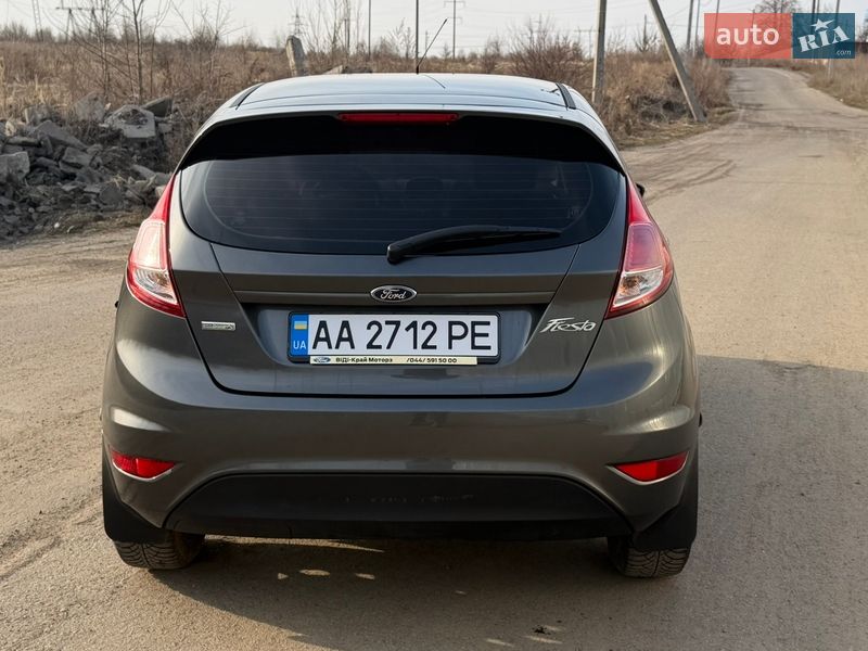 Хэтчбек Ford Fiesta 2016 в Киеве