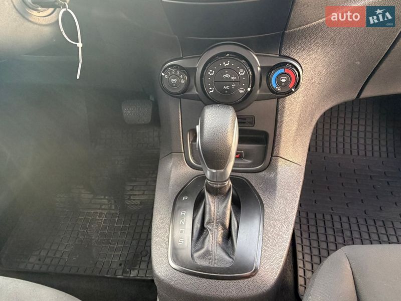 Хэтчбек Ford Fiesta 2016 в Киеве