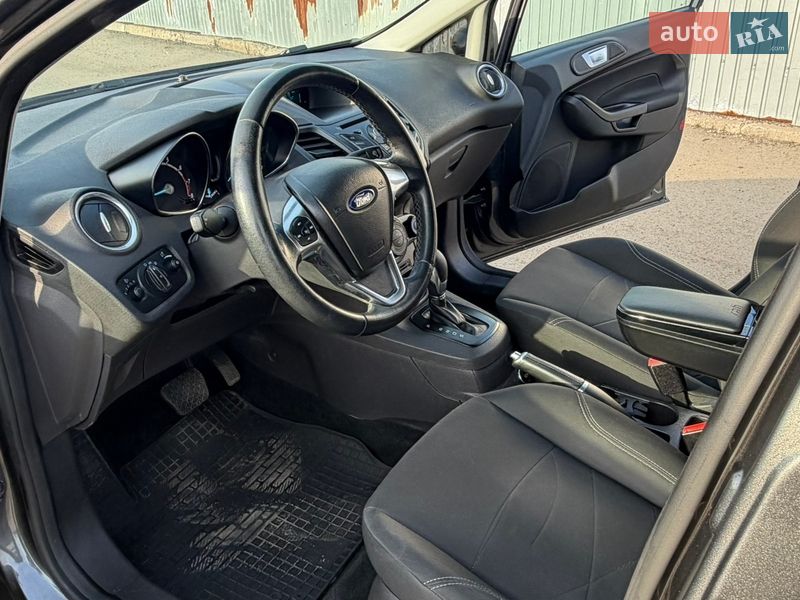 Хэтчбек Ford Fiesta 2016 в Киеве