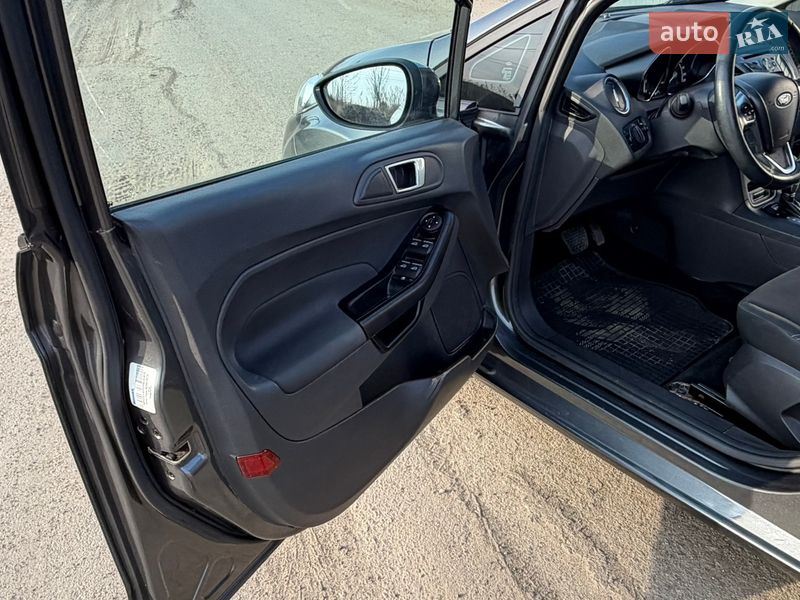 Хэтчбек Ford Fiesta 2016 в Киеве