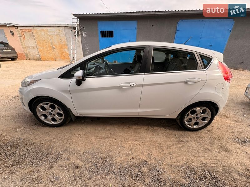 Хэтчбек Ford Fiesta 2012 в Южноукраинске