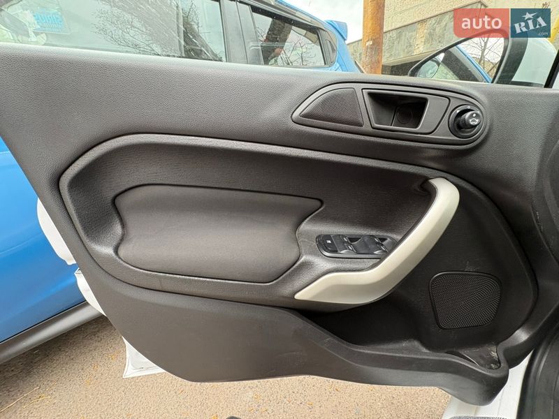 Хэтчбек Ford Fiesta 2012 в Южноукраинске