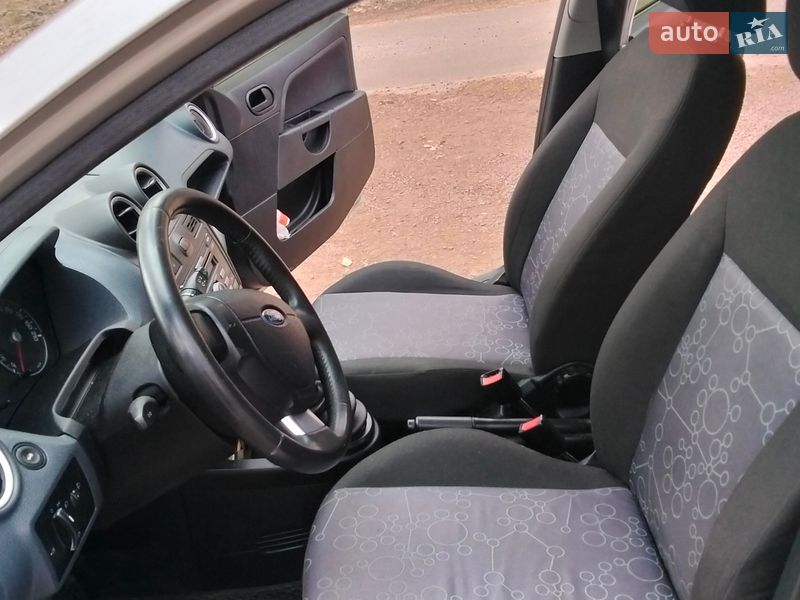 Хетчбек Ford Fiesta 2006 в Житомирі фото 8 Хетчбек Ford Fiesta 2006 в Житомирі