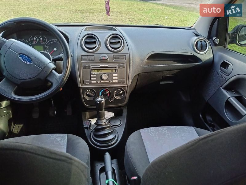 Хетчбек Ford Fiesta 2006 в Дубні
