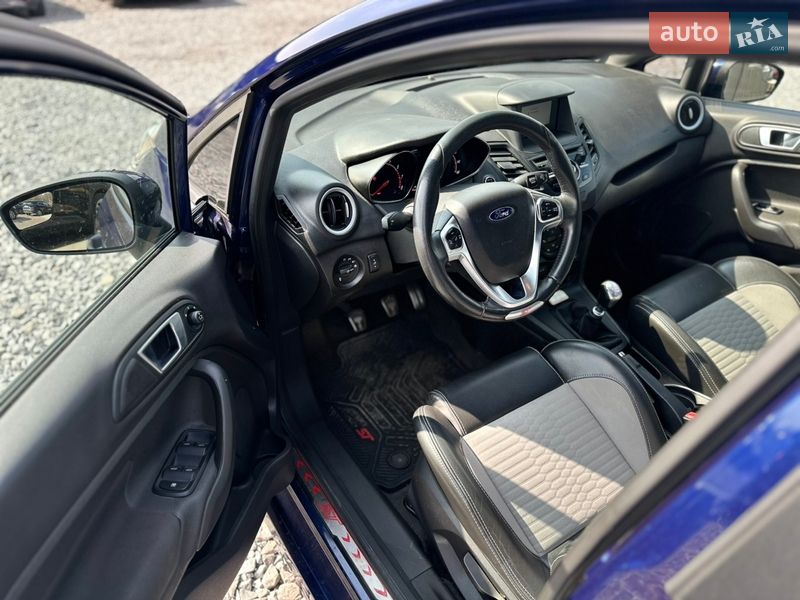 Хэтчбек Ford Fiesta 2015 в Львове