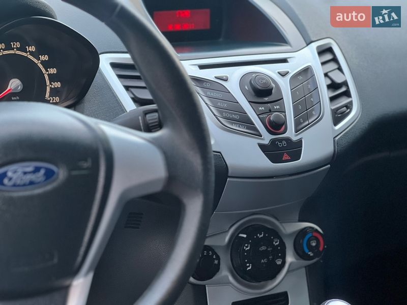 Хэтчбек Ford Fiesta 2011 в Львове