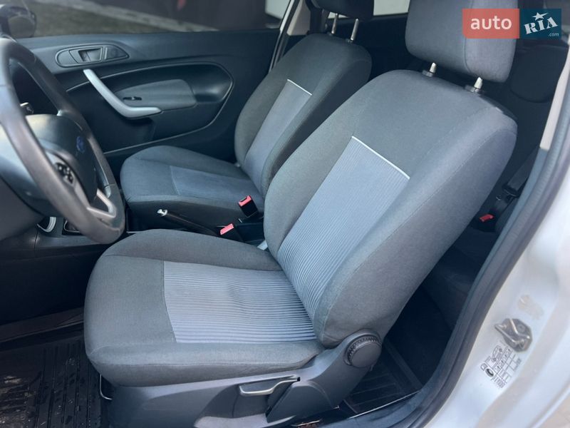 Хэтчбек Ford Fiesta 2011 в Львове