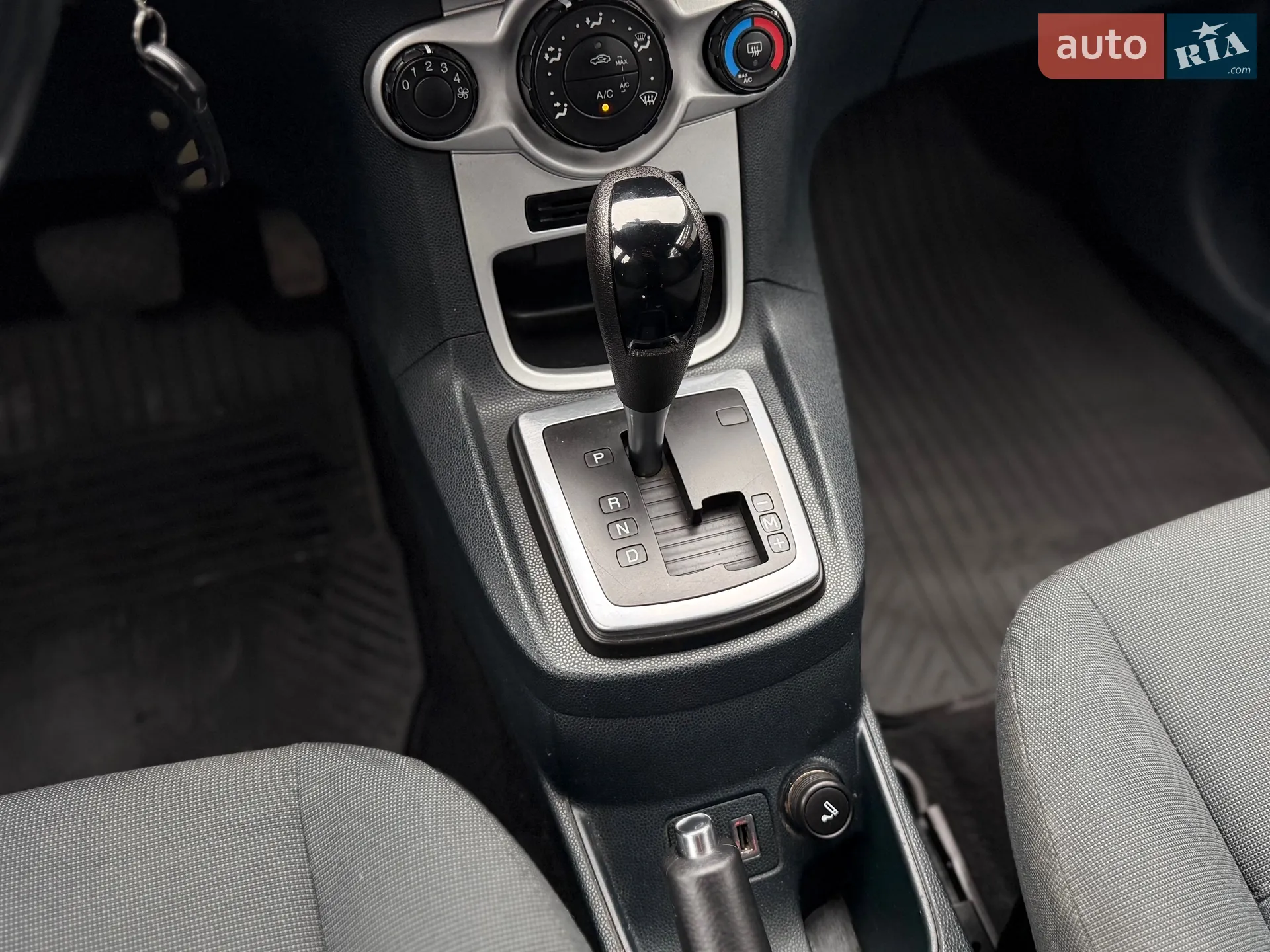 2012 Ford Fiesta - мініатюра 37