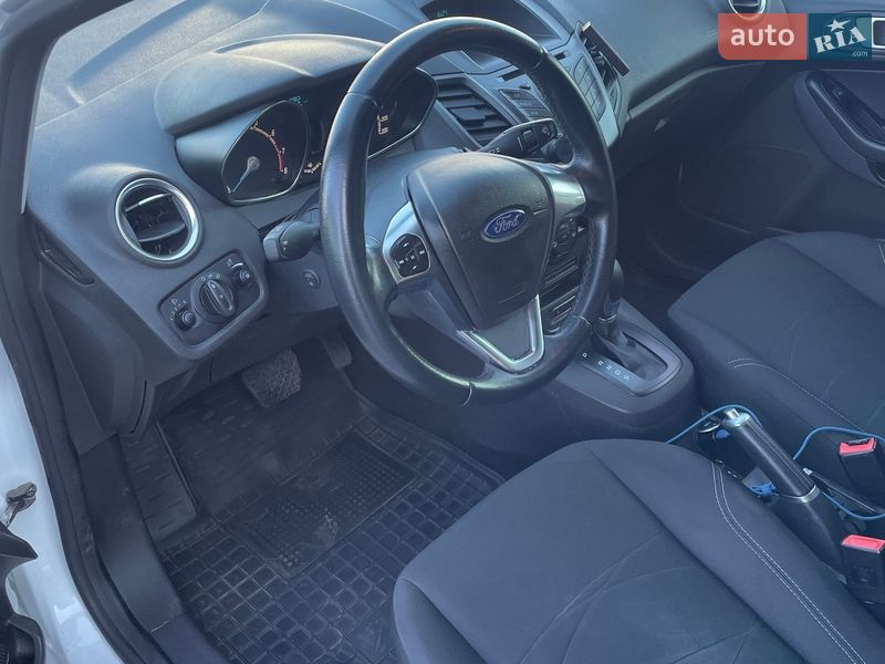 Хетчбек Ford Fiesta 2016 в Києві