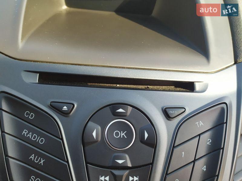 Хетчбек Ford Fiesta 2016 в Чернівцях