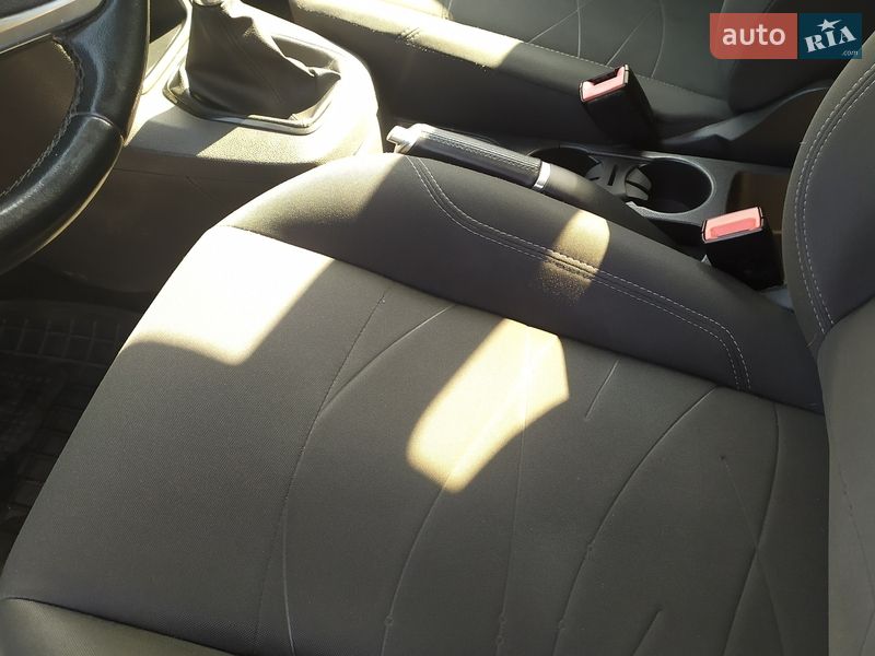 Хетчбек Ford Fiesta 2016 в Чернівцях