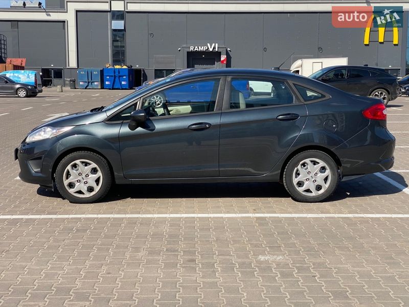Седан Ford Fiesta 2010 в Киеве