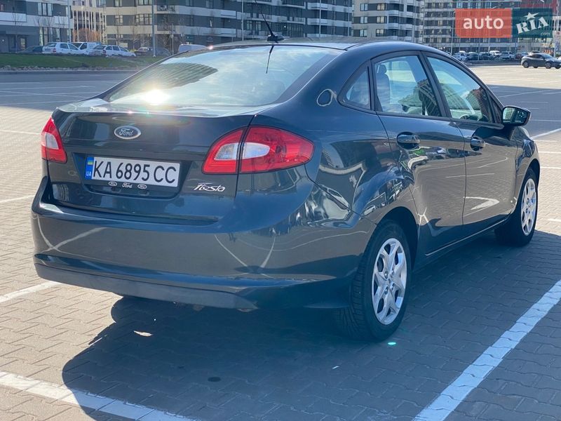 Седан Ford Fiesta 2010 в Киеве