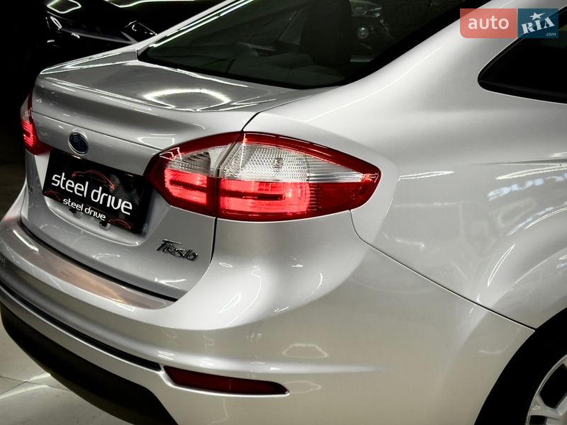 Седан Ford Fiesta 2013 в Николаеве