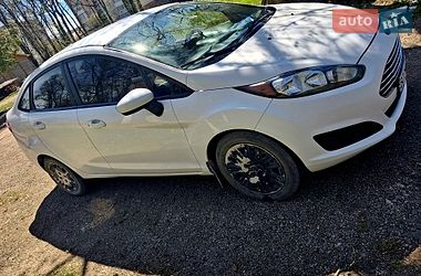 Седан Ford Fiesta 2013 в Чорткове