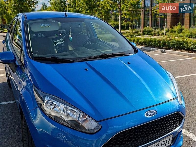 Хэтчбек Ford Fiesta 2016 в Киеве