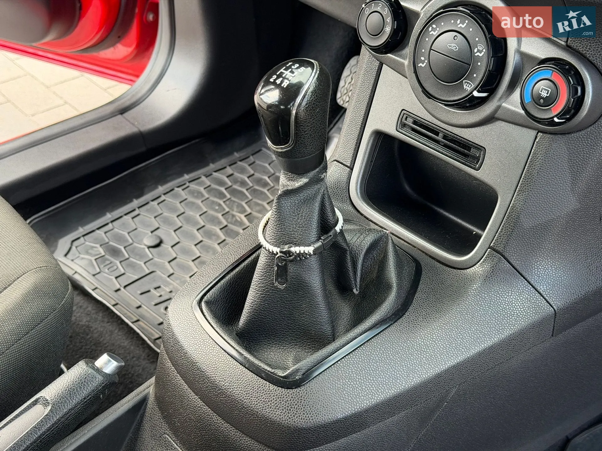 2013 Ford Fiesta - мініатюра 29