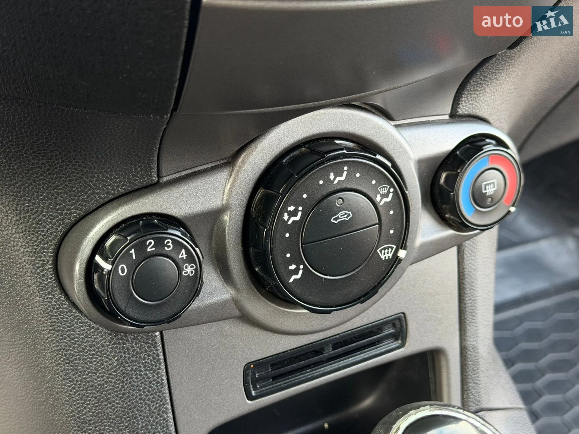 2013 Ford Fiesta - мініатюра 41