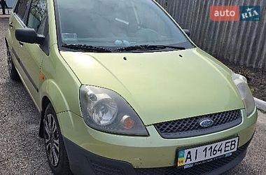 Хэтчбек Ford Fiesta 2006 в Гребенках