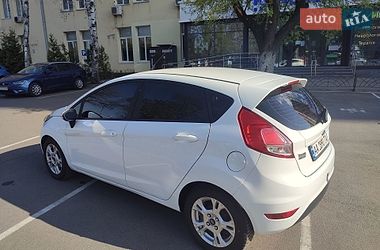 Хетчбек Ford Fiesta 2016 в Києві
